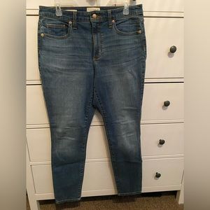 Sz 12 - Universal Thread- high rise skinny, medium wash, stretch denim jeans 👖
